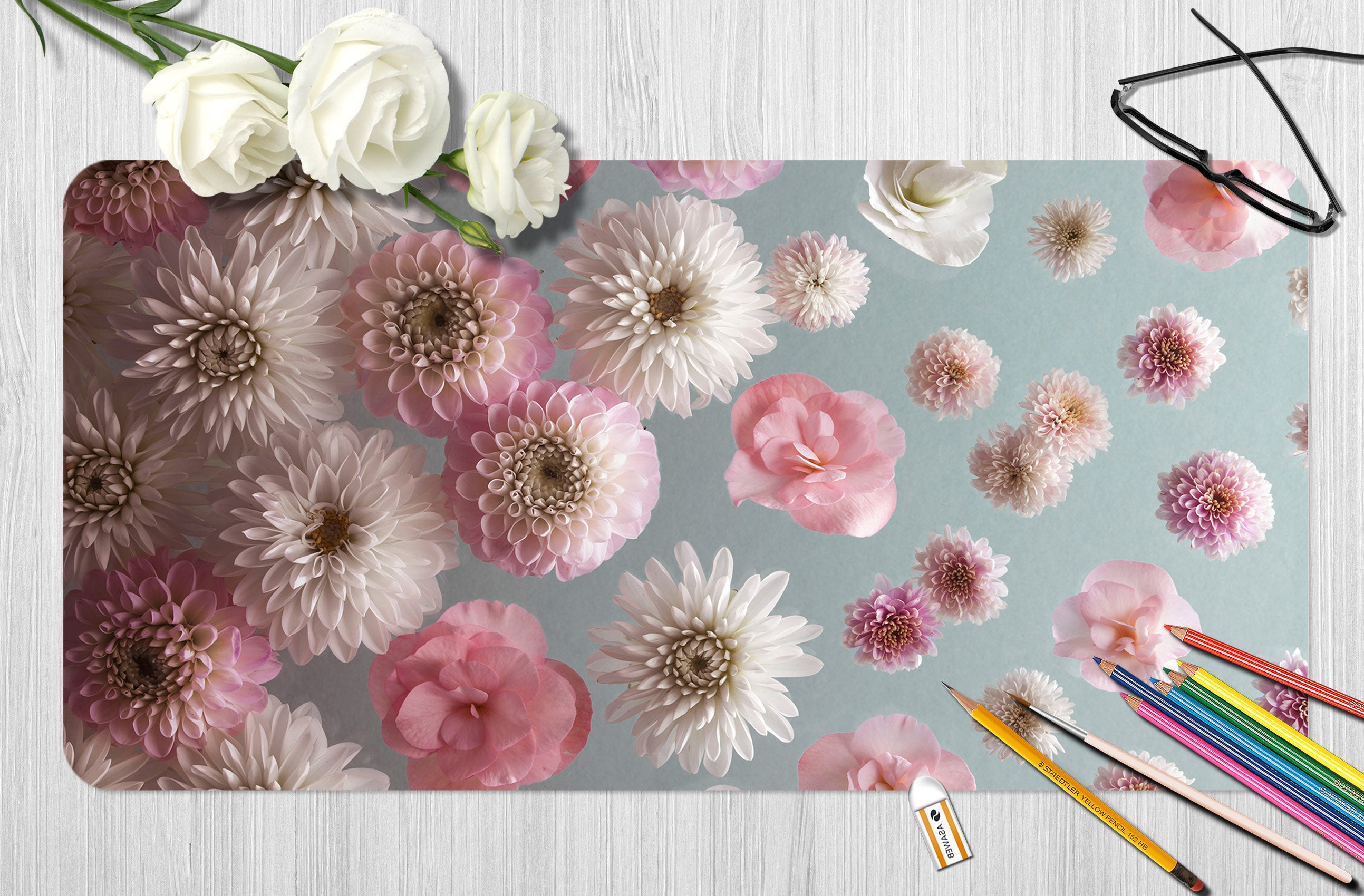 3D Chrysanthemum 123118 Assaf Frank Desk Mat