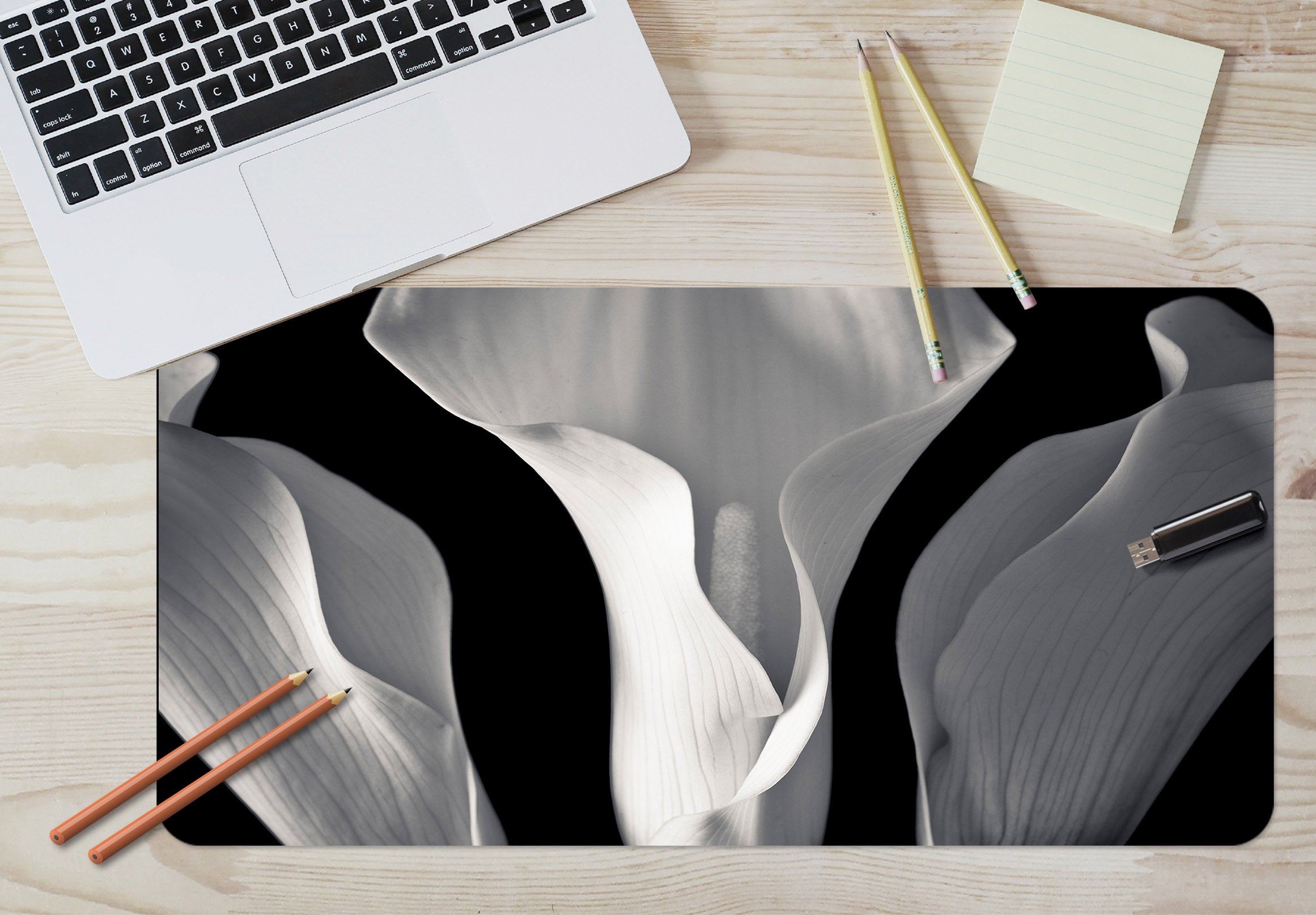 3D White Flower 7710 Assaf Frank Desk Mat