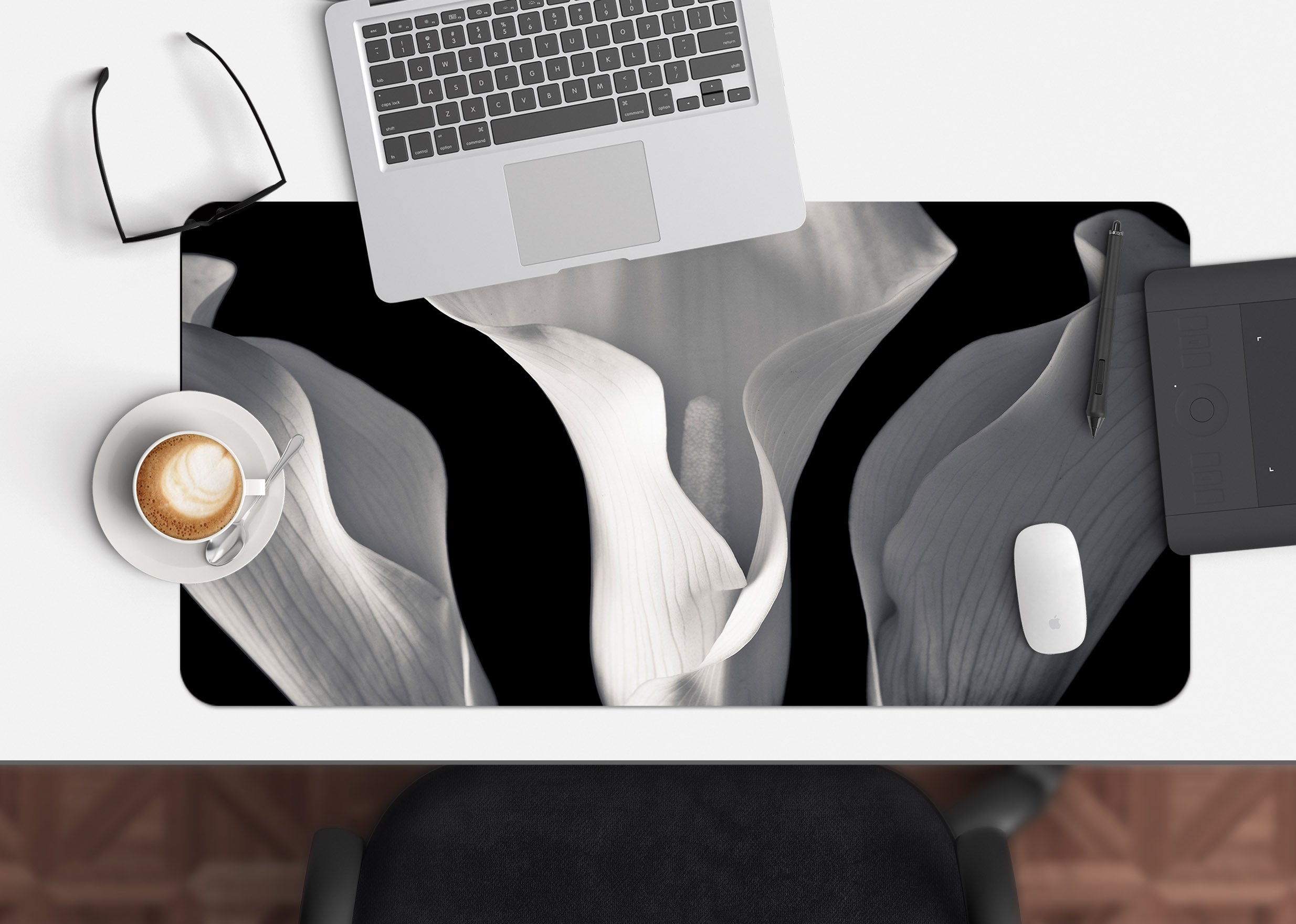 3D White Flower 7710 Assaf Frank Desk Mat